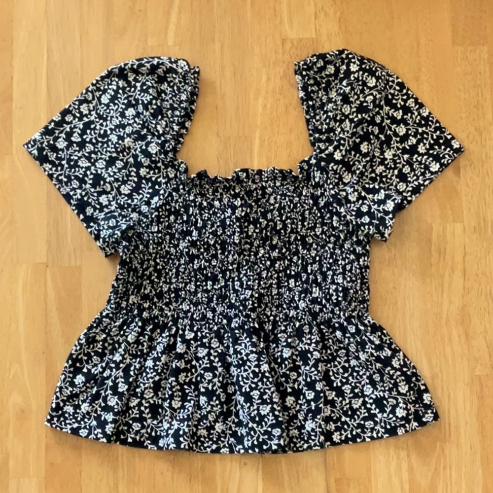 H&M Women’s black and white floral babydoll shirt